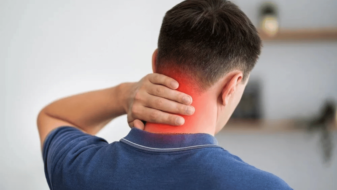 Physiotherapist providing home visit service